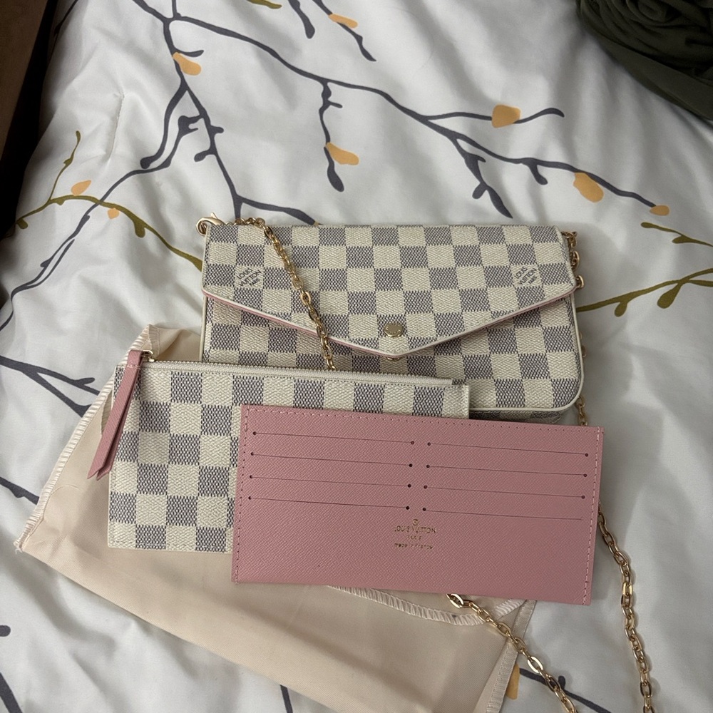 Elegant Checkered Crossbody Bag